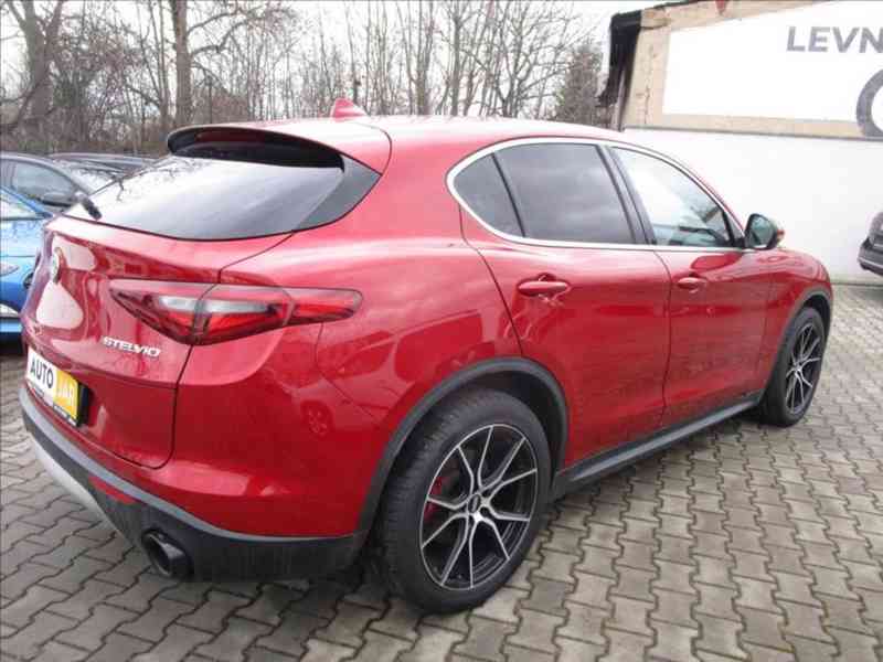 Alfa Romeo Stelvio 2,0 TBi 206KW MultiAir Q4 First Ed. - foto 3