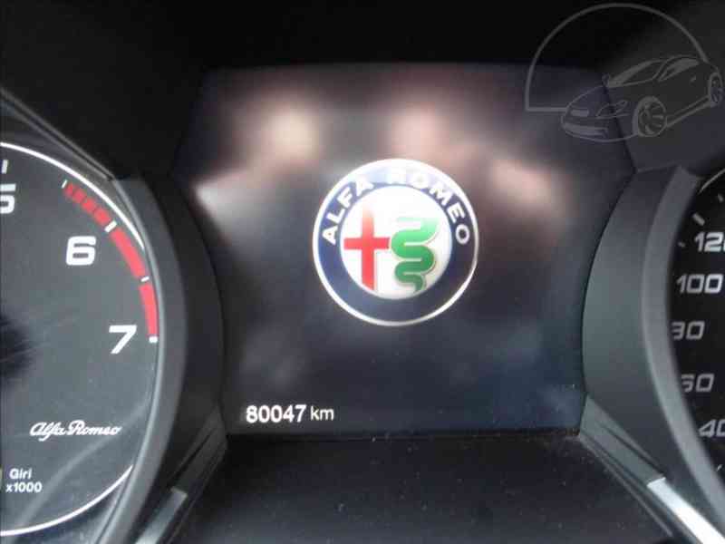 Alfa Romeo Stelvio 2,0 TBi 206KW MultiAir Q4 First Ed. - foto 6