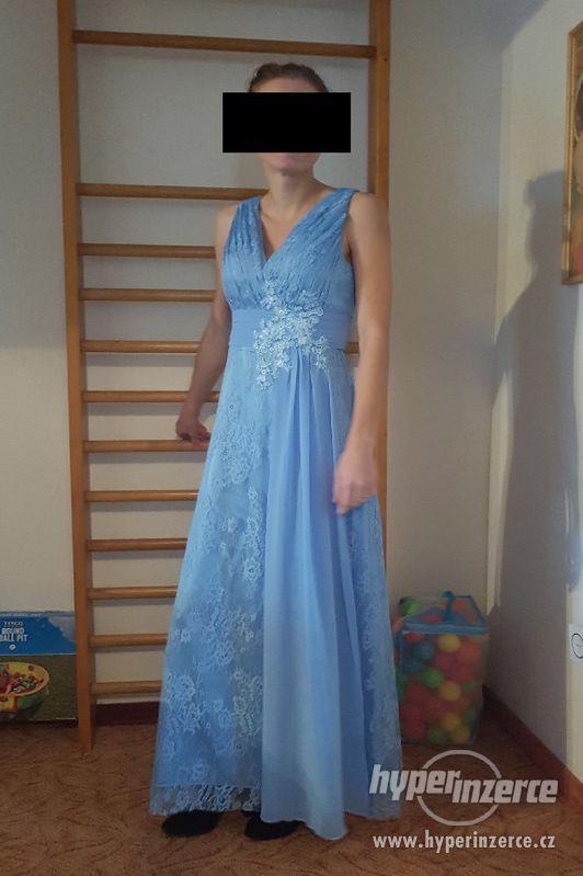 Blankytně modré plesové šaty - foto 1