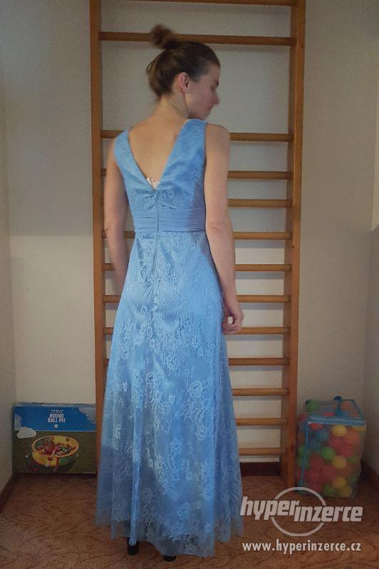 Blankytně modré plesové šaty - foto 2
