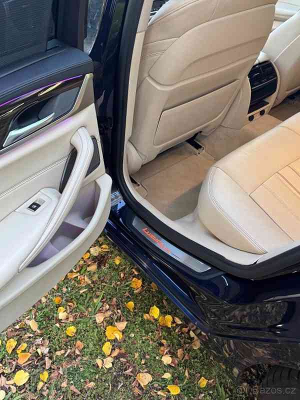 BMW Řada 5 3,0   Touring xDrive - foto 11