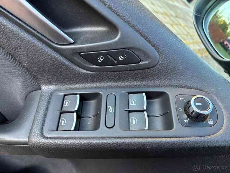 Volkswagen Golf 1,2   tsi STYLE rv.11/2011 výbava - foto 15