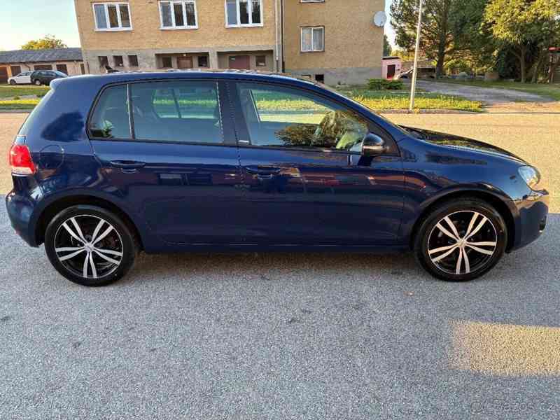 Volkswagen Golf 1,2   tsi STYLE rv.11/2011 výbava - foto 2