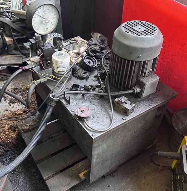 Ohýbačka plechů hydraulická XONM 2000/2 B (16150.)  - foto 6