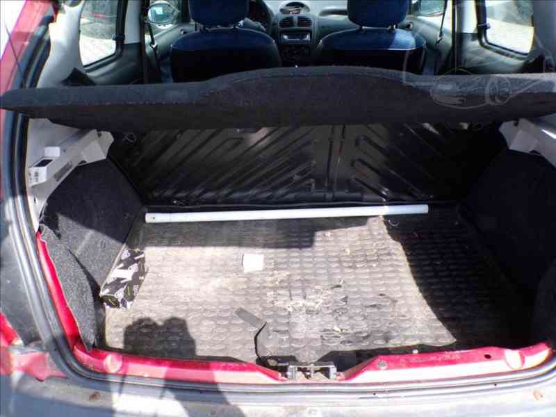 Peugeot 206 1,1 i - foto 9