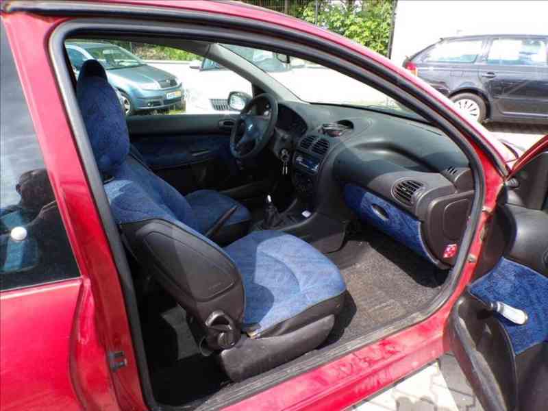 Peugeot 206 1,1 i - foto 10