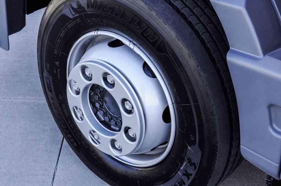 MERCEDES ATEGO 1222 TŘÍSTRANNÝ SKLÁPĚČ HYDRAULICKÁ RUKA EU5 - foto 28