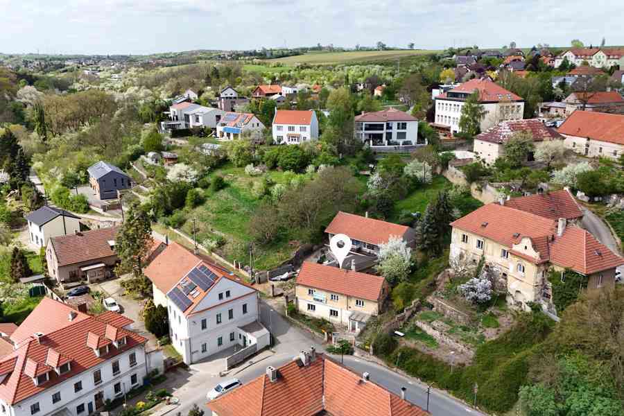 REZERVACE Prodej vícegeneračního rodinného domu - foto 2