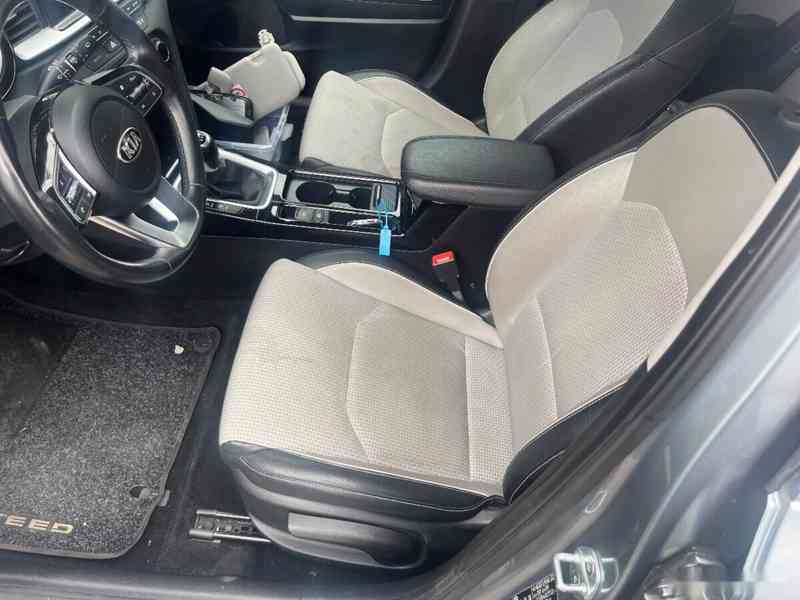 Kia Ceed 1.4 103kw rok 2019 km 78000 REZERVACE - foto 6