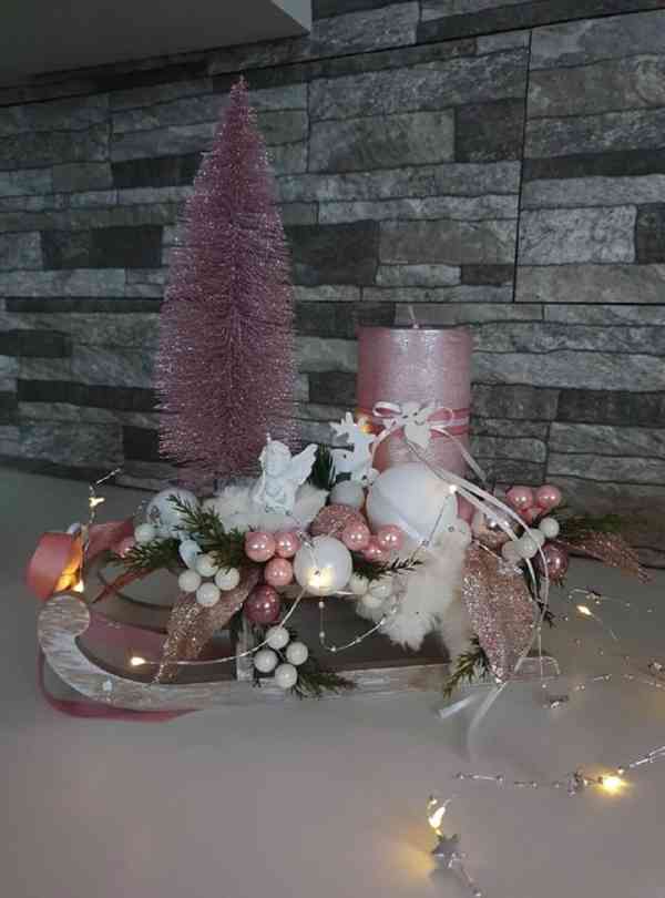 Vánoční sáňky s andílkem - dekorace - foto 3