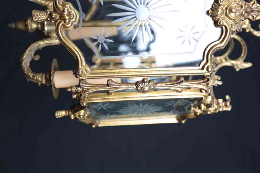 Luxusní mosazná lucerna se zdobenými skly - foto 5