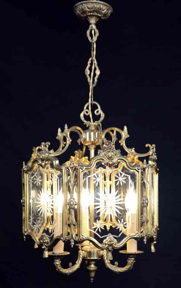Luxusní mosazná lucerna se zdobenými skly