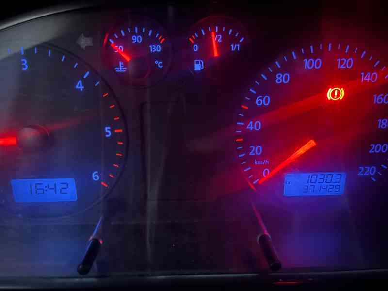 Volkswagen Transportér T5 1.9 - foto 12