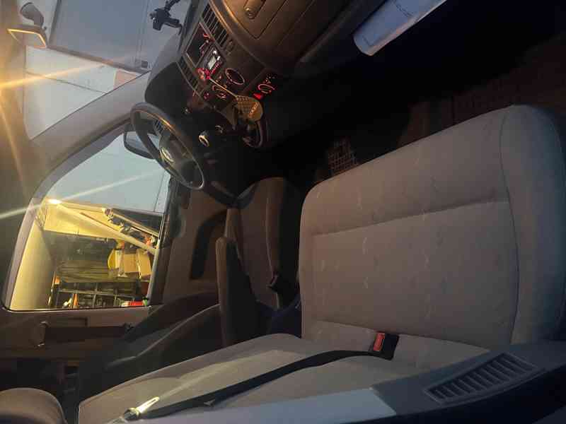 Volkswagen Transportér T5 1.9 - foto 9