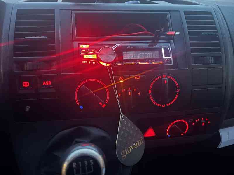 Volkswagen Transportér T5 1.9 - foto 13