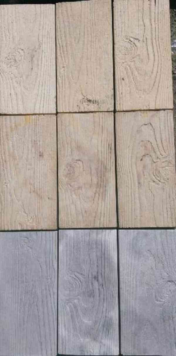 Betonová dlažba v imitaci dřeva v různých typech  - foto 9
