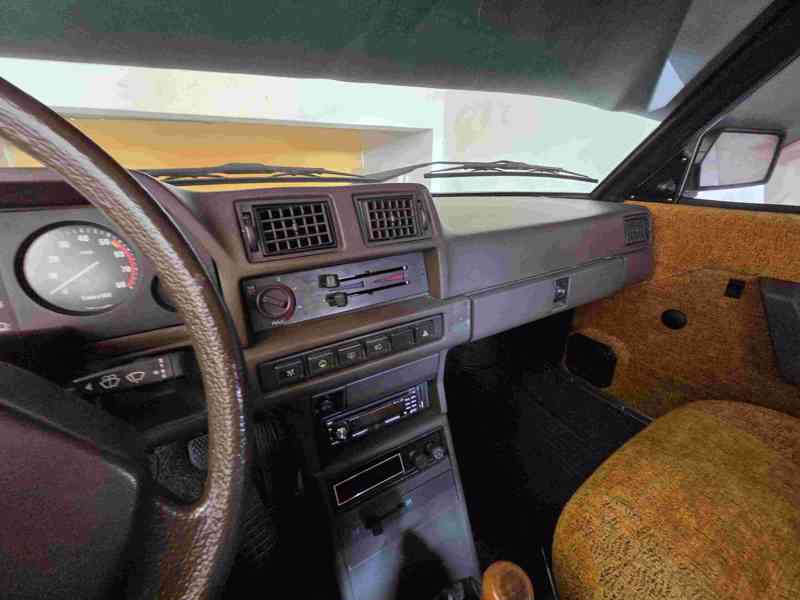 Tatra 613-4  r. v. 1993, V-8,  3500 cm3 - foto 8