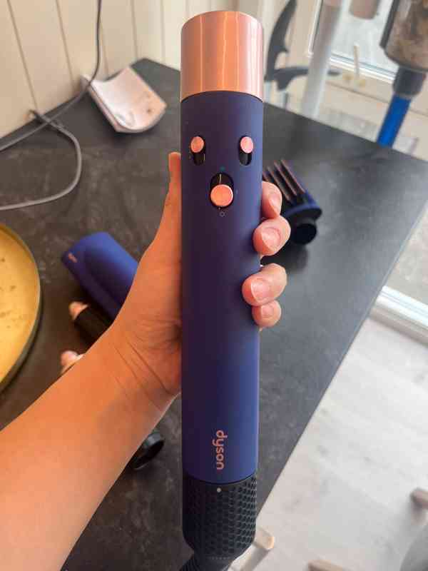 Žehlička na vlasy Dyson Airwrap - foto 2