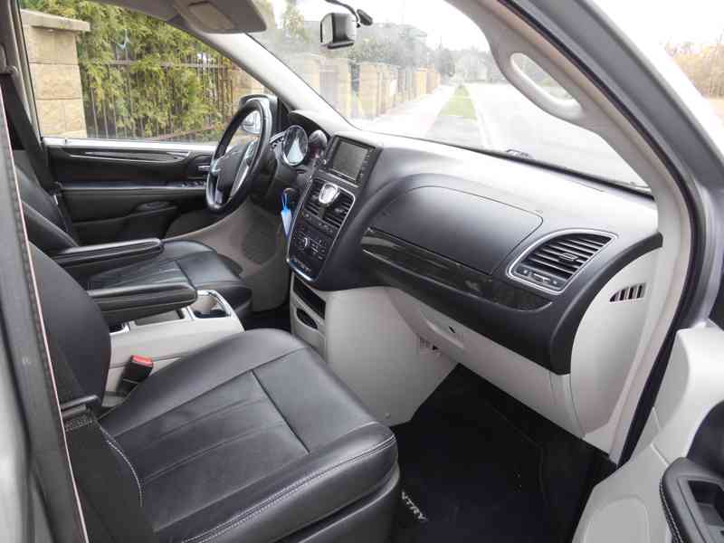 Chrysler Town Country 3,6 Stown Go  DVD 2015 NEW - foto 9