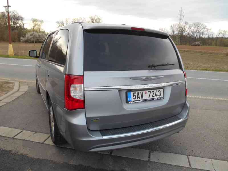 Chrysler Town Country 3,6 Stown Go  DVD 2015 NEW - foto 5