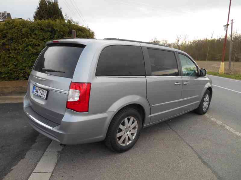 Chrysler Town Country 3,6 Stown Go  DVD 2015 NEW - foto 4