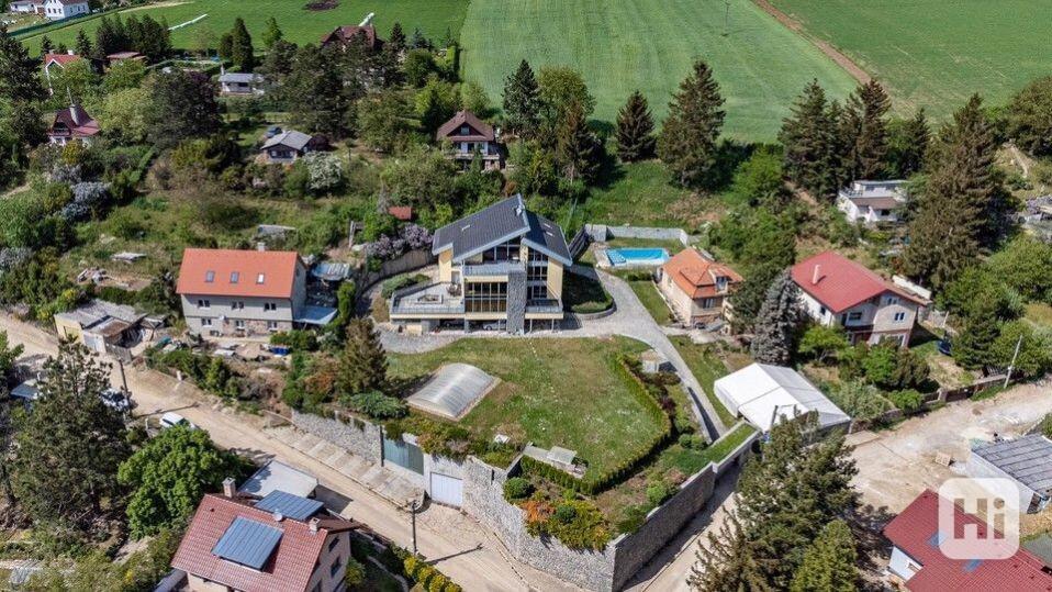 Prodej vily (762m2) a domku (107,4m2), pozemek (3278m2) Hlásná Třebáň - foto 26