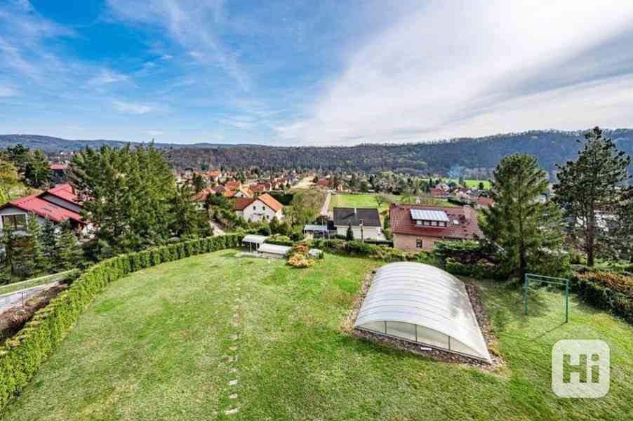 Prodej vily (762m2) a domku (107,4m2), pozemek (3278m2) Hlásná Třebáň - foto 23