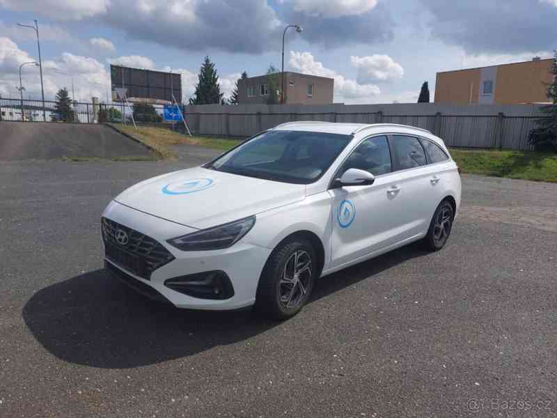 Hyundai i30 1,6   CRDi 85 kW, 2020, nafta - foto 2