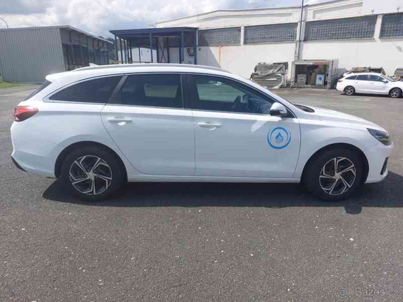 Hyundai i30 1,6   CRDi 85 kW, 2020, nafta - foto 4