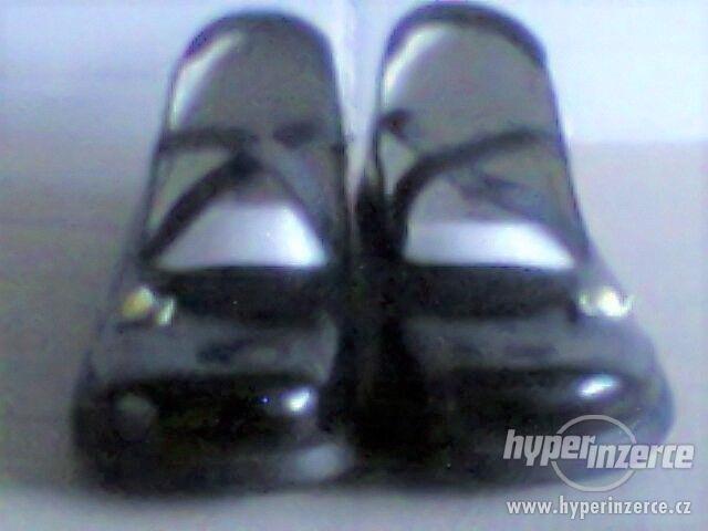 Černé boty s X - foto 1