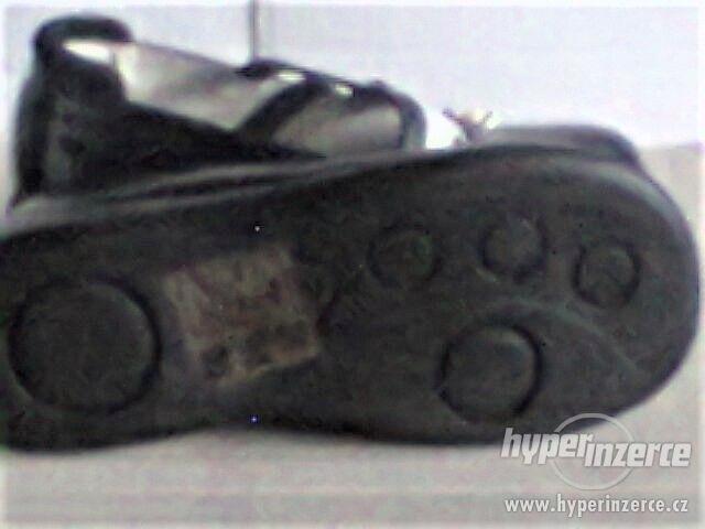 Černé boty s X - foto 4