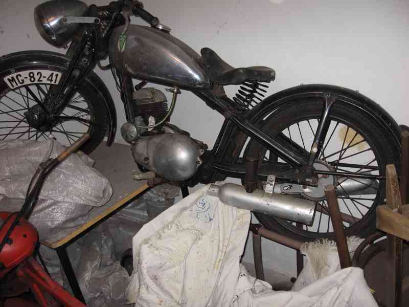 motorky DKW A ,rozložena jawa - foto 1