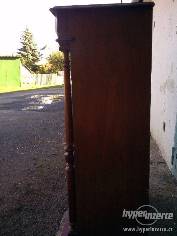 Prodám starožitnou skříň - foto 8