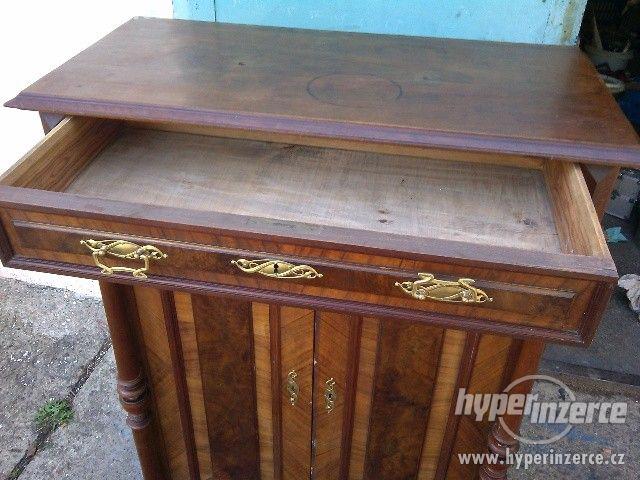 Prodám starožitnou skříň - foto 9