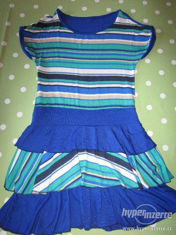 Prodám elastické proužkové šaty,s kanýrky,vel. na 5-7 let - foto 1