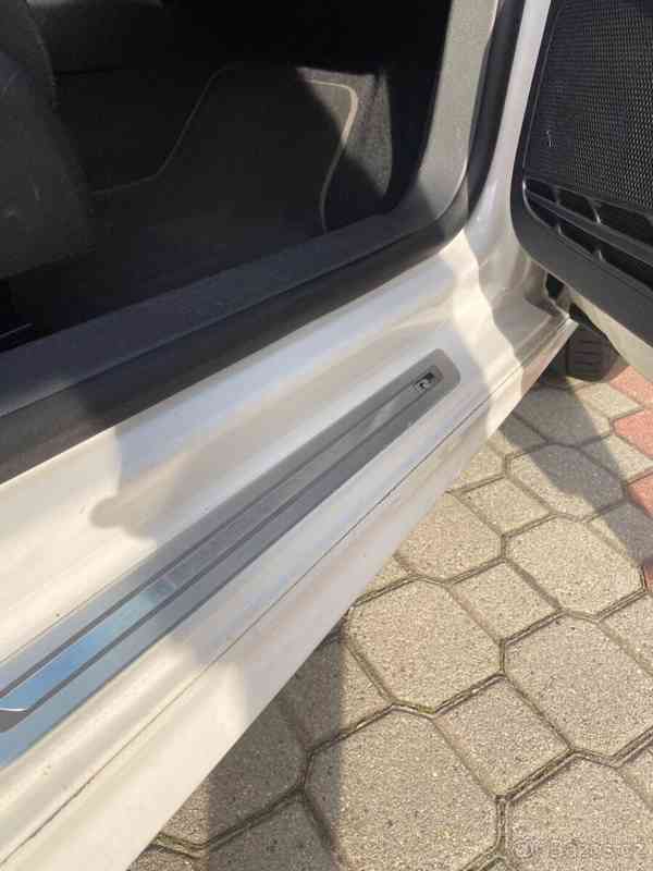 Volkswagen Golf 1,6 R-Line - foto 17