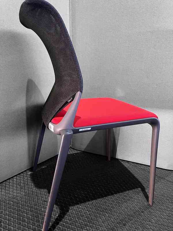 Prodám zasedací židle Vitra Meda. - foto 2