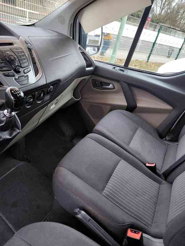 Půjčíme mikrobus Ford Custom s Tažným zařízením - foto 3