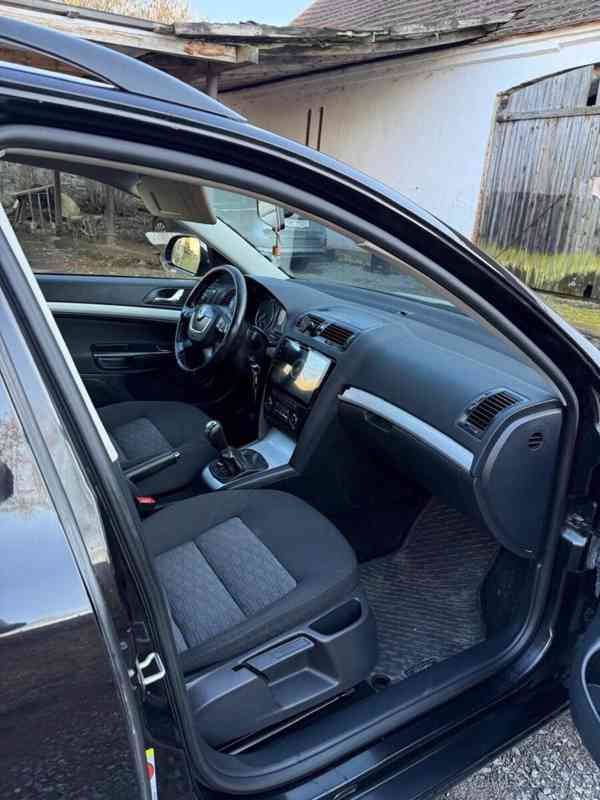 Škoda Octavia 2,0   2. 2009 - foto 12