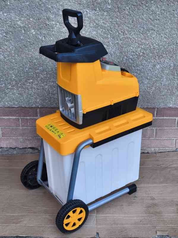Prodám elektrický tichý Válcový drtič Riwall PRO -2800 W. - foto 4