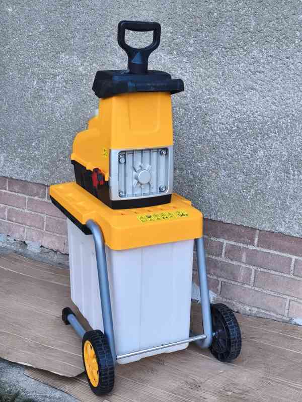 Prodám elektrický tichý Válcový drtič Riwall PRO -2800 W. - foto 2