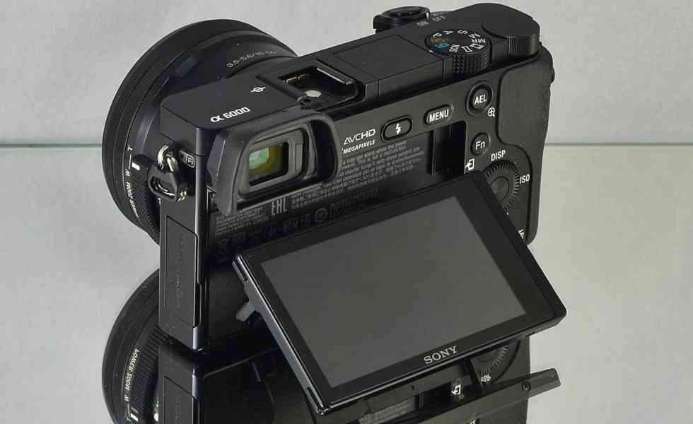 Sony A6000Y Sada +2 objek.*Full HDV*WIFI*17000 Exp - foto 7