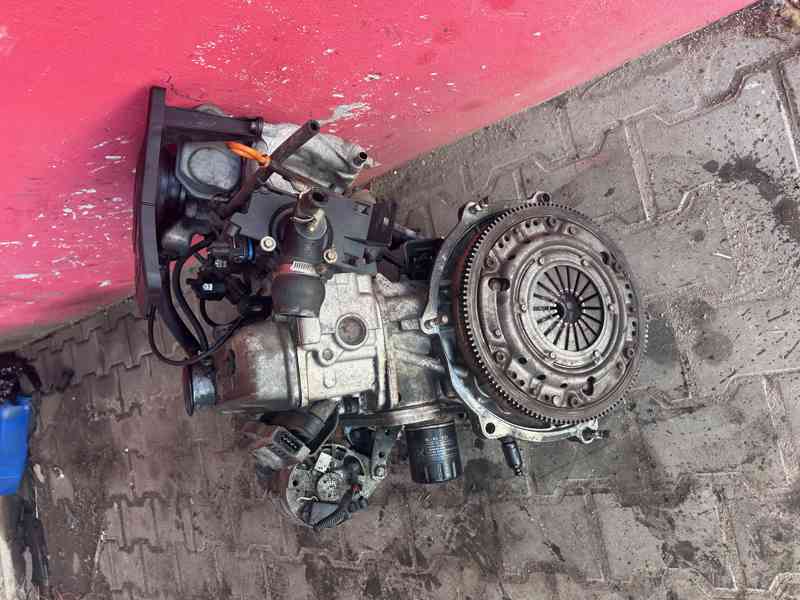 Motor 1,3 MPI Škoda Felicia 781.135M kompletní - foto 2