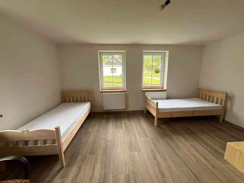 Nová rustikální postel - dřevěná. - foto 3