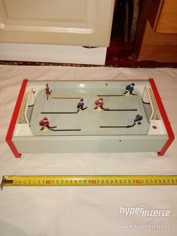 Starý lední hokej s číselníkem - není puk - pěkný - foto 1