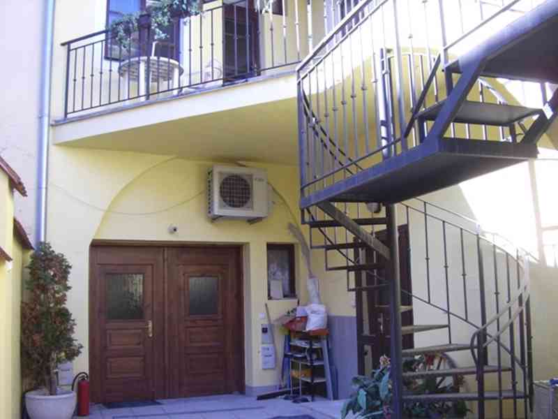 Pronájem bytu 3+kk v centru Znojma Obroková - foto 7