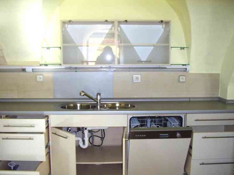 Pronájem bytu 3+kk v centru Znojma Obroková - foto 4