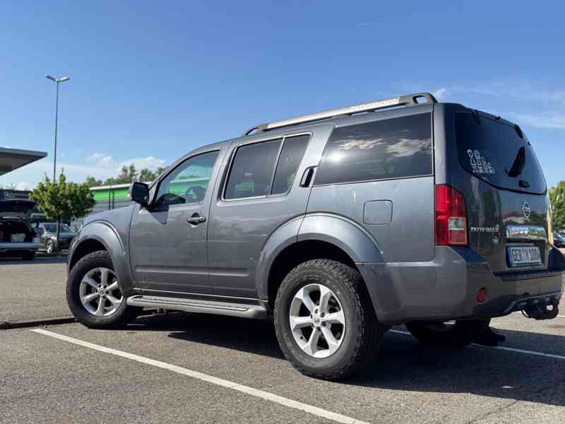 Nissan Pathfinder 2.5 dCi LE Aut. 140kw - foto 1