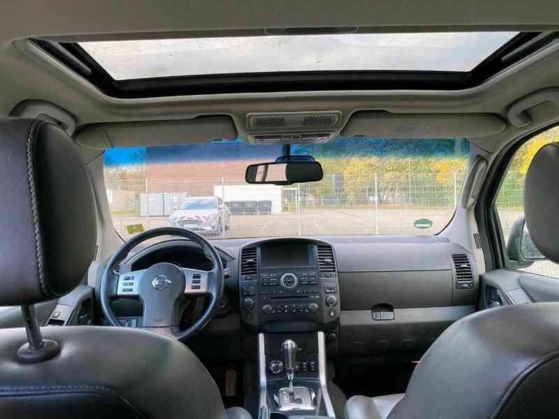 Nissan Pathfinder 2.5 dCi LE Aut. 140kw - foto 10