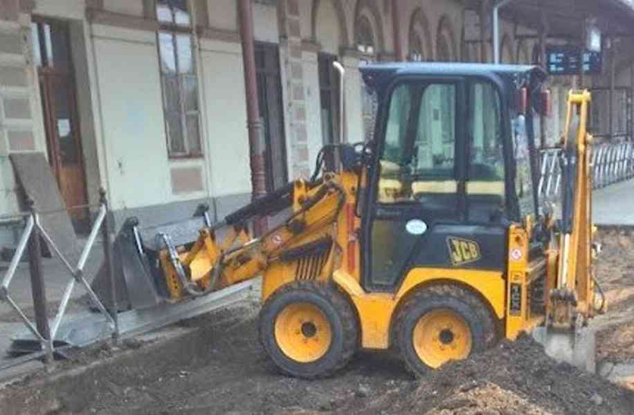 JCB 1CX SPZ 4lopaty vidle vývody 3t mini-traktorbagr - foto 8